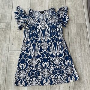 Beautiful dress with off the shoulder sleeves